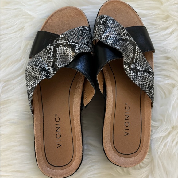 Vionic snake skin sandals - Picture 2 of 3